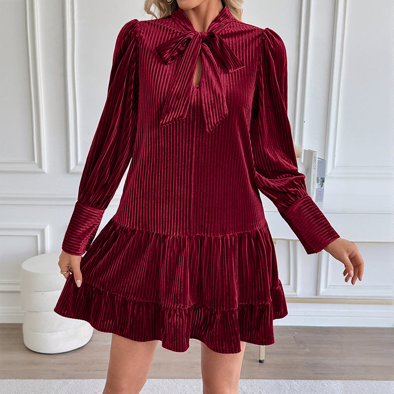 Damen Elegantes und Verspielt Kleid mit Schluppe Echo Archiv