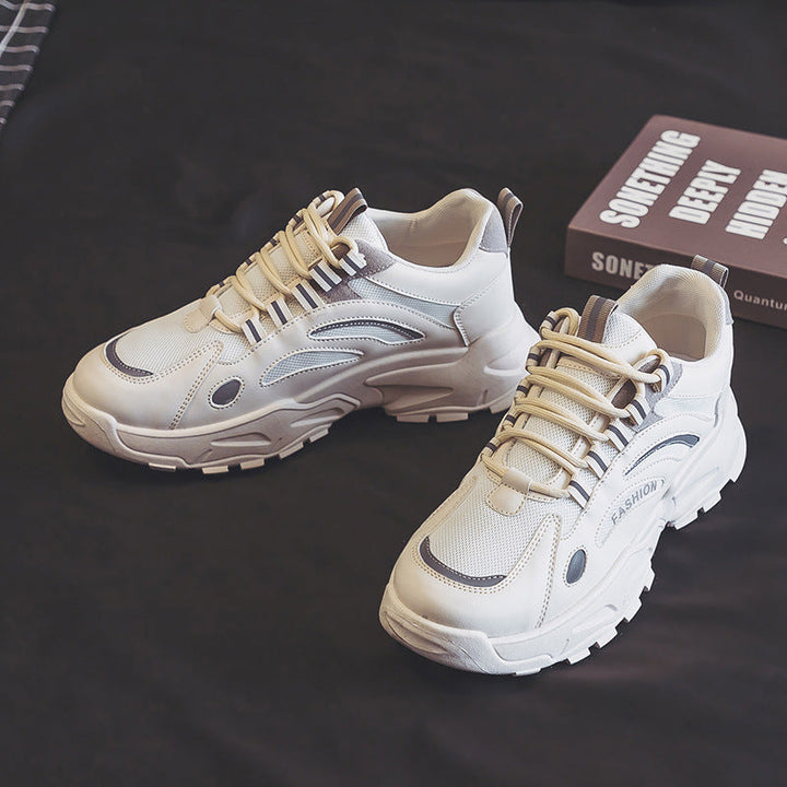 Damen Sportliche Sneakers mit atmungsaktiven Mesh-Einsätzen und markanter Sohlenkonstruktion Echo Archiv