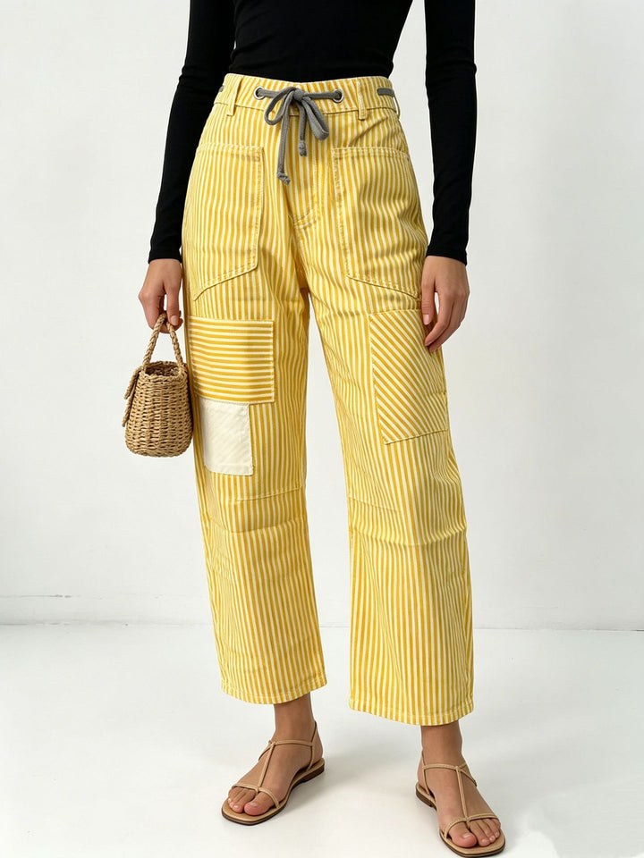 Damen nan High‑Waist Relaxed‑Hose mit vertikalem Streifenmuster, aufgesetzten Knie‑Patches und Kordelzug Echo Archiv