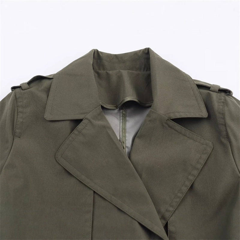 Damen Kurztrench mit A‑Linien‑Silhouette, doppelreihiger Knopfleiste, Bindegürtel und Schulterriegeln Echo Archiv