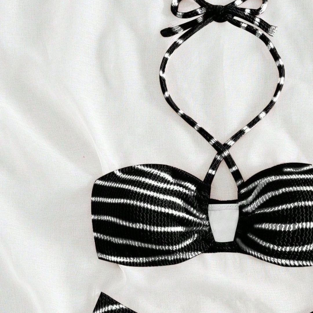 Damen Bandeau-Bikini mit verspieltem Schnitt und trendigen Bindebändern Echo Archiv
