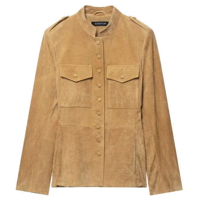 Damen Taillierte Wildlederjacke im Military‑Look mit Stehkragen, aufgesetzten Pattentaschen und verdeckter Knopfleiste Echo Archiv
