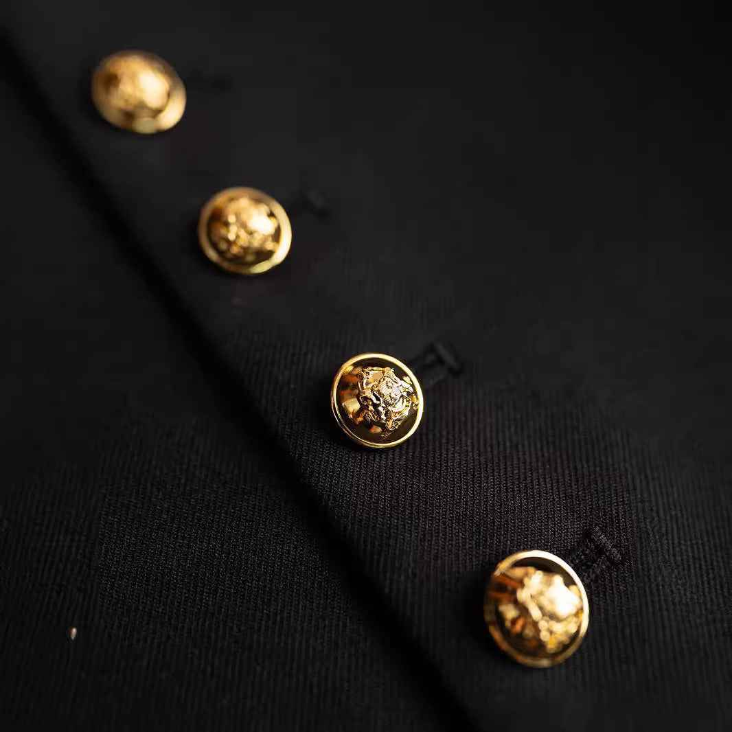 Damen Modische Jacke mit Stehkragen und goldenen Knöpfen Echoarchiv