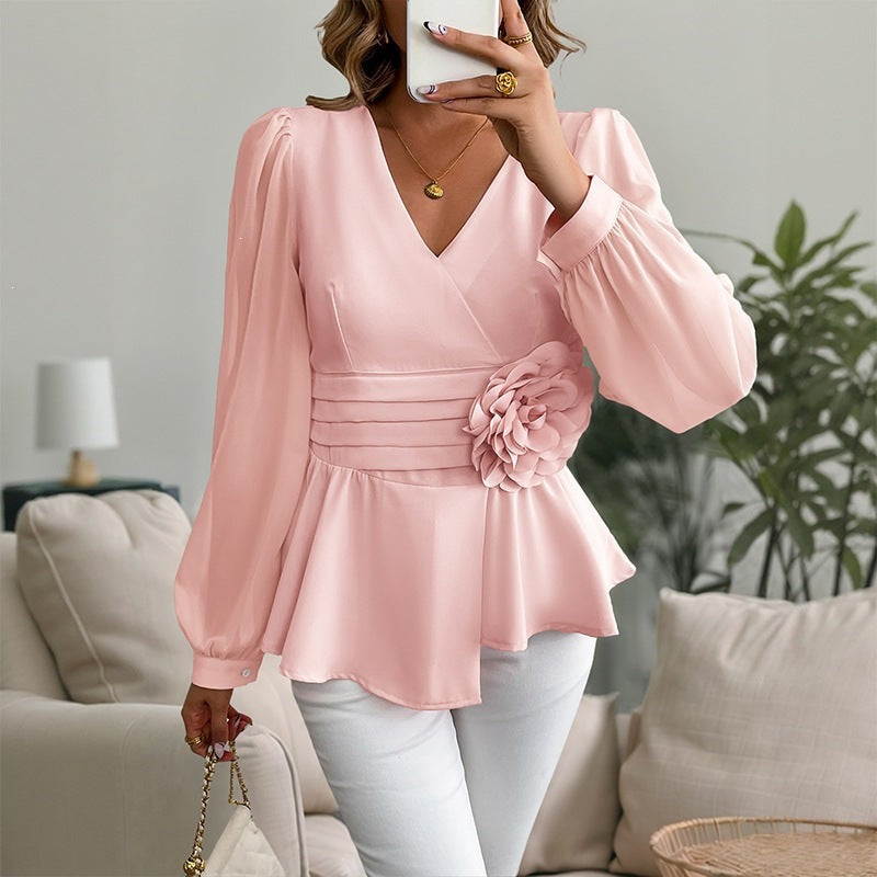 Damen Elegantes Oberteil mit Rüschendetails und Blumenapplikation Echo Archiv
