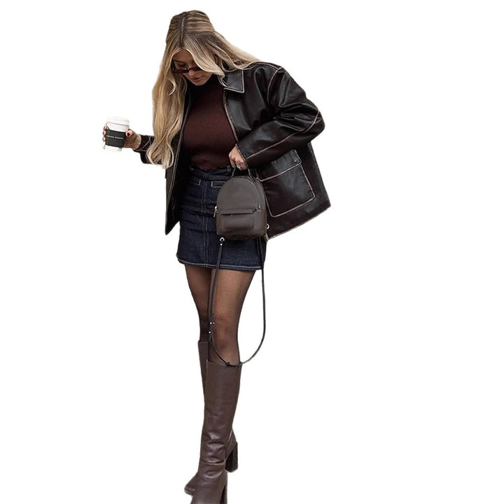 Damen Kurze Lederimitatjacke im Aviator-Look mit kontrastierenden Ziernähten Echoarchiv