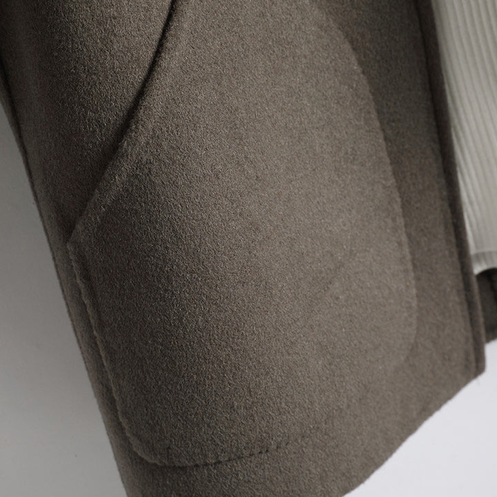 Herren Elegante Kurzjacke aus Wollmix mit Stehkragen, verdecktem Reißverschluss und konturierten Eingrifftaschen Echoarchiv