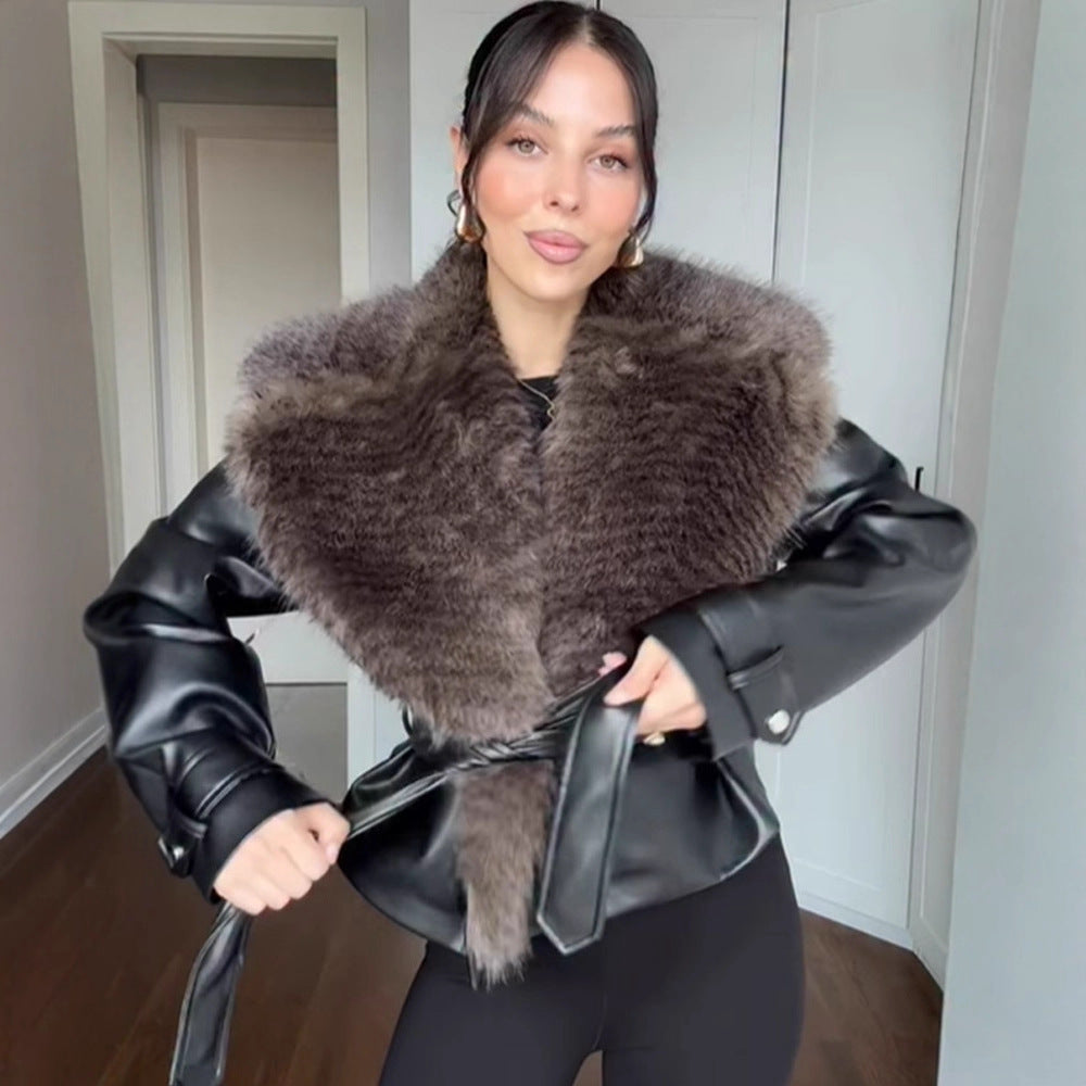 Damen Kurzjacke im Biker-Blouson-Stil aus Lederimitat mit voluminösem Kunstfell-Schalkragen und Taillengürtel Echoarchiv