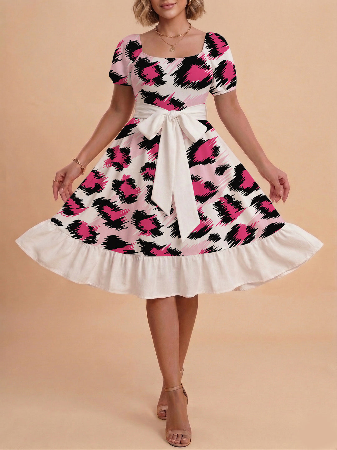 Damen Sommerliches Blumenkleid mit taillierbarem Gürtel und voluminösen Ärmeln Echo Archiv