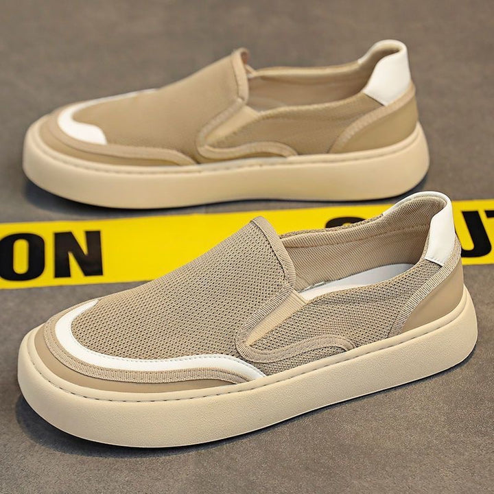 Herren Minimalistischer Strick-Slip-On mit reflektierenden Details und Komfortplateau Echoarhiv