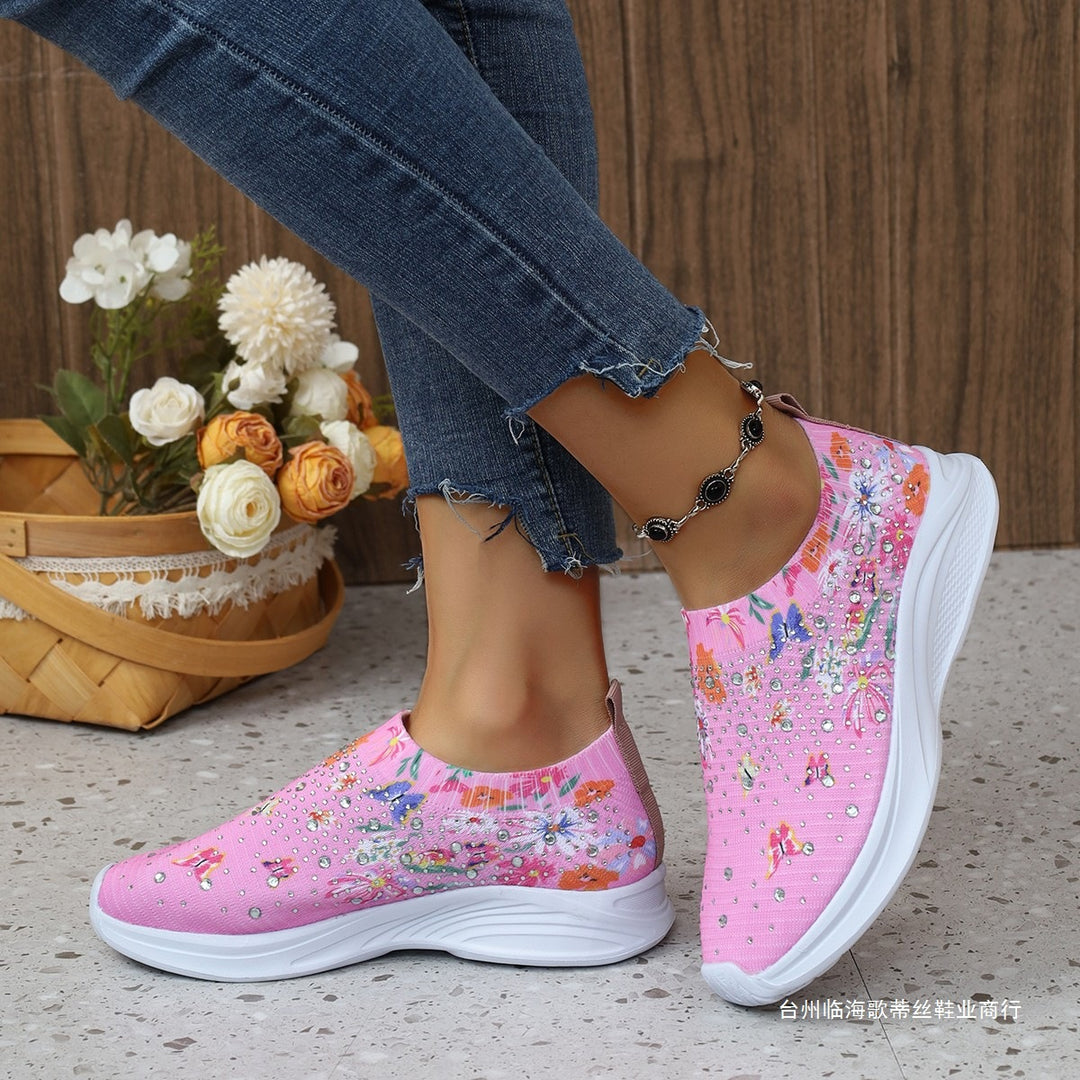 Damen Slip-On Strick-Sneaker mit elastischem Schaft, Blumenprint und Strassbesatz – Névara