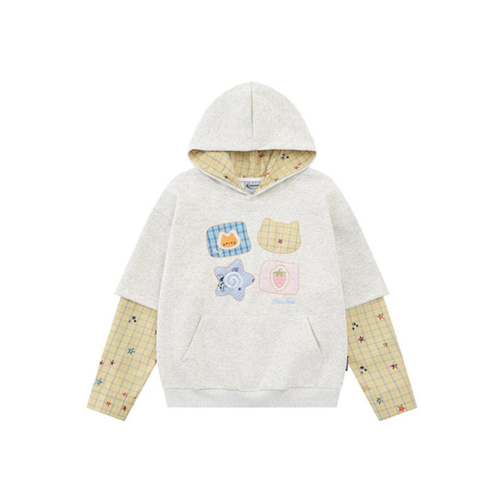 Damen Kapuzensweatshirt mit Lagenoptik, Kängurutasche und verspielten Patch‑Applikationen Echoarchiv