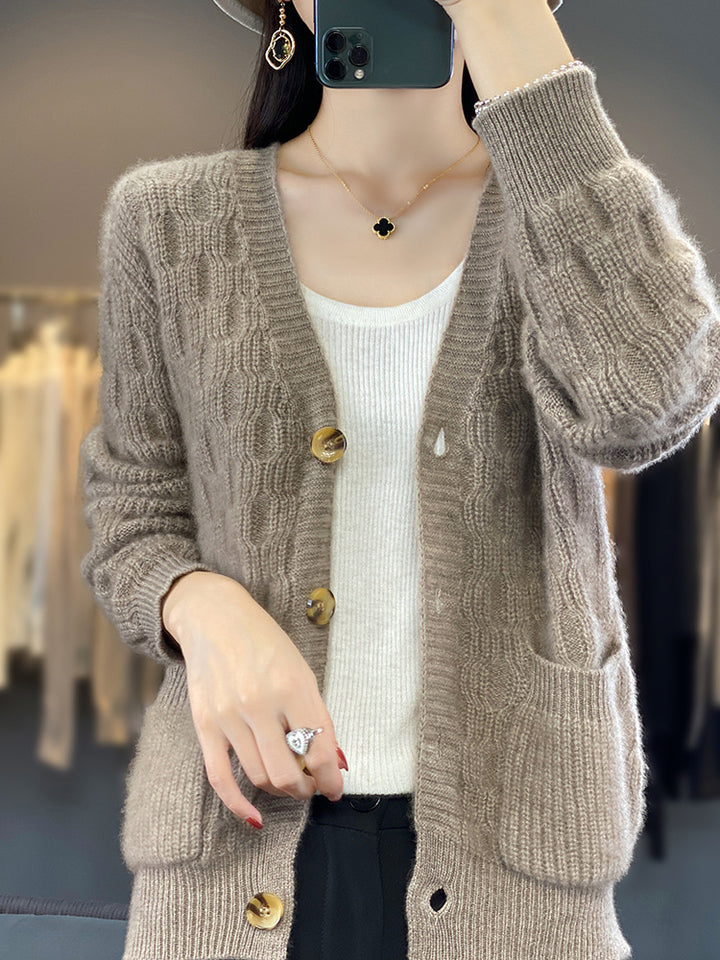 Damen Weicher Angora‑Look Zopfmuster-Cardigan mit V‑Ausschnitt und aufgesetzten Taschen Echoarchiv