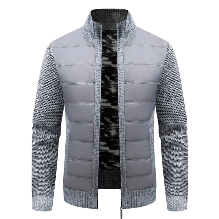 Herren Steppjacke mit hohem Kragen und eleganter Strickästhetik Echoarchiv