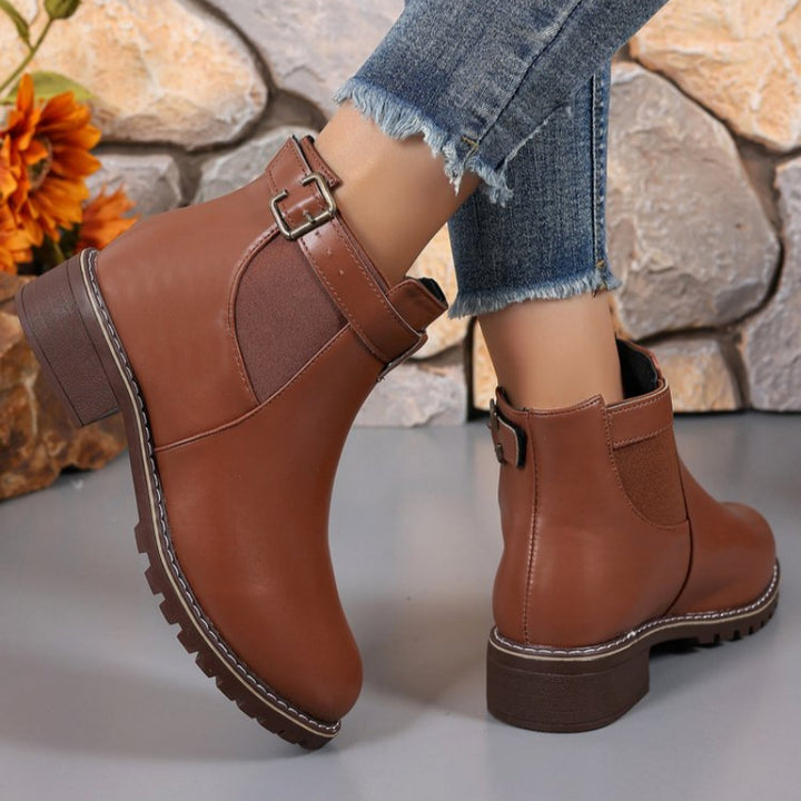 Damen Wildleder-Optik Chelsea-Stiefelette mit dekorativem Schnallenriemen, elastischem Einsatz und grober Profilsohle Echo Archiv