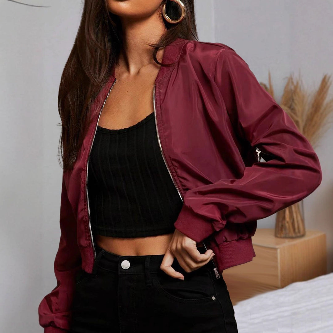 Damen Cropped Bomberjacke aus Satinoptik mit Ärmeltasche und elastischem Saum – Avenza