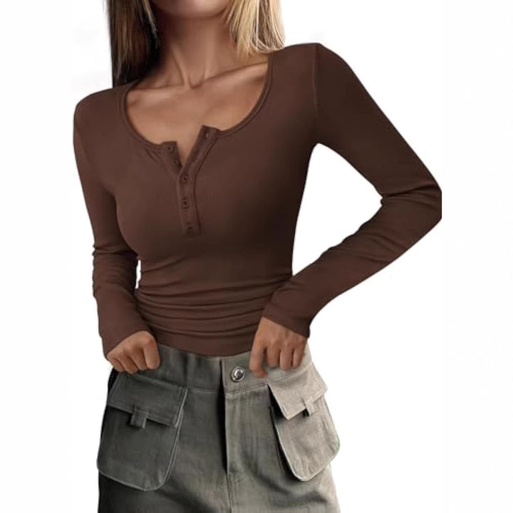 Damen Langärmeliges Rippshirt mit Henley-Knopfleiste und taillierter Passform – Avérine