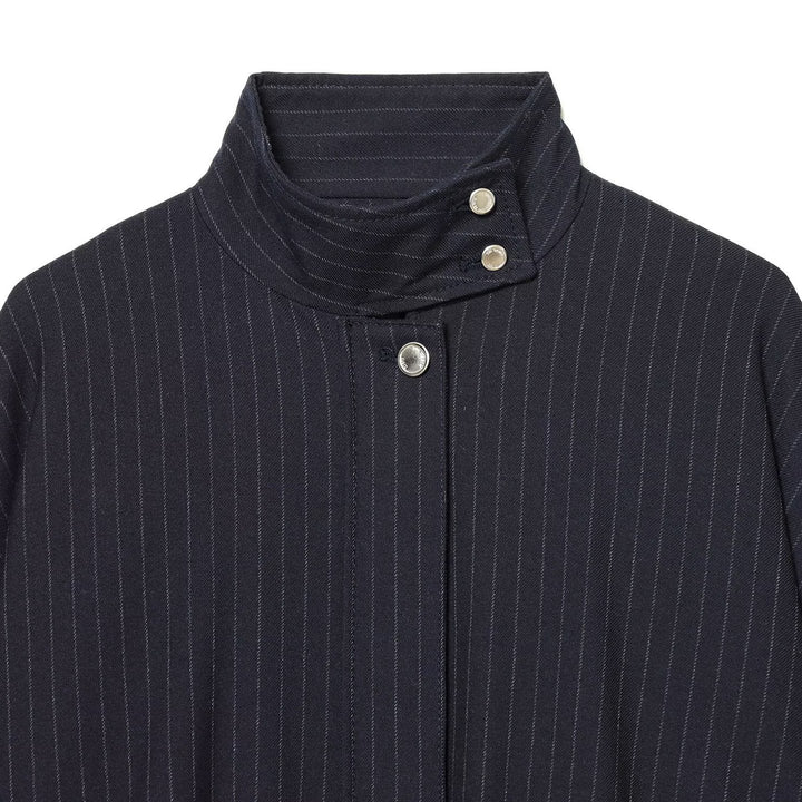 Damen Kurze Nadelstreifen-Blousonjacke mit Stehkragen, Ballonärmeln und elastischem Saum Echoarchiv