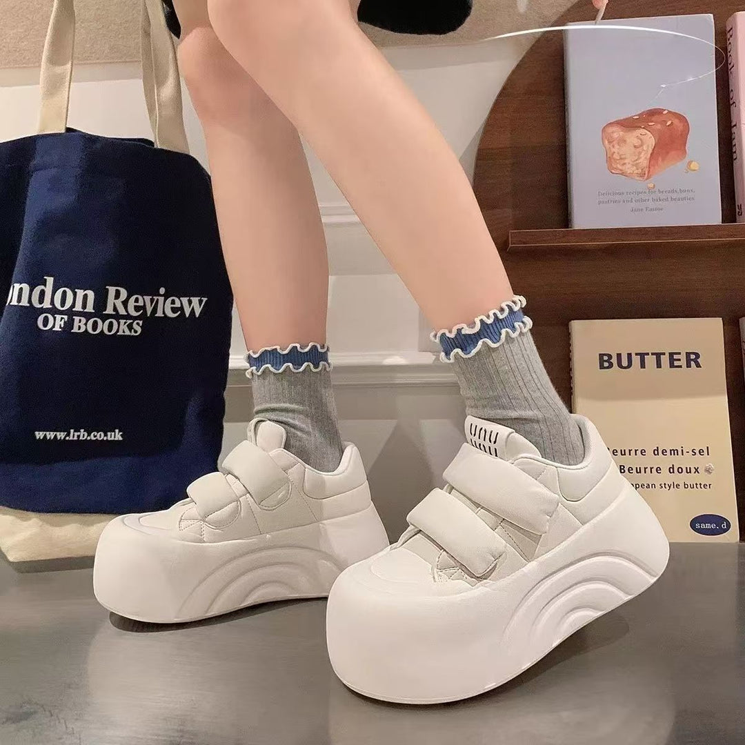 Damen Plateausneaker mit praktischen Klettverschlüssen und ergonomischer Sohle Echo Archiv