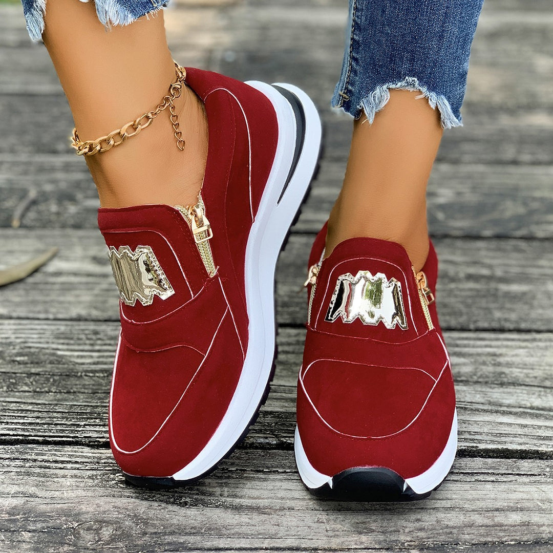 Damen Plateau-Slipper-Sneaker aus Veloursimitat mit seitlichem Zier-Reißverschluss und metallischer Applikation – Névara
