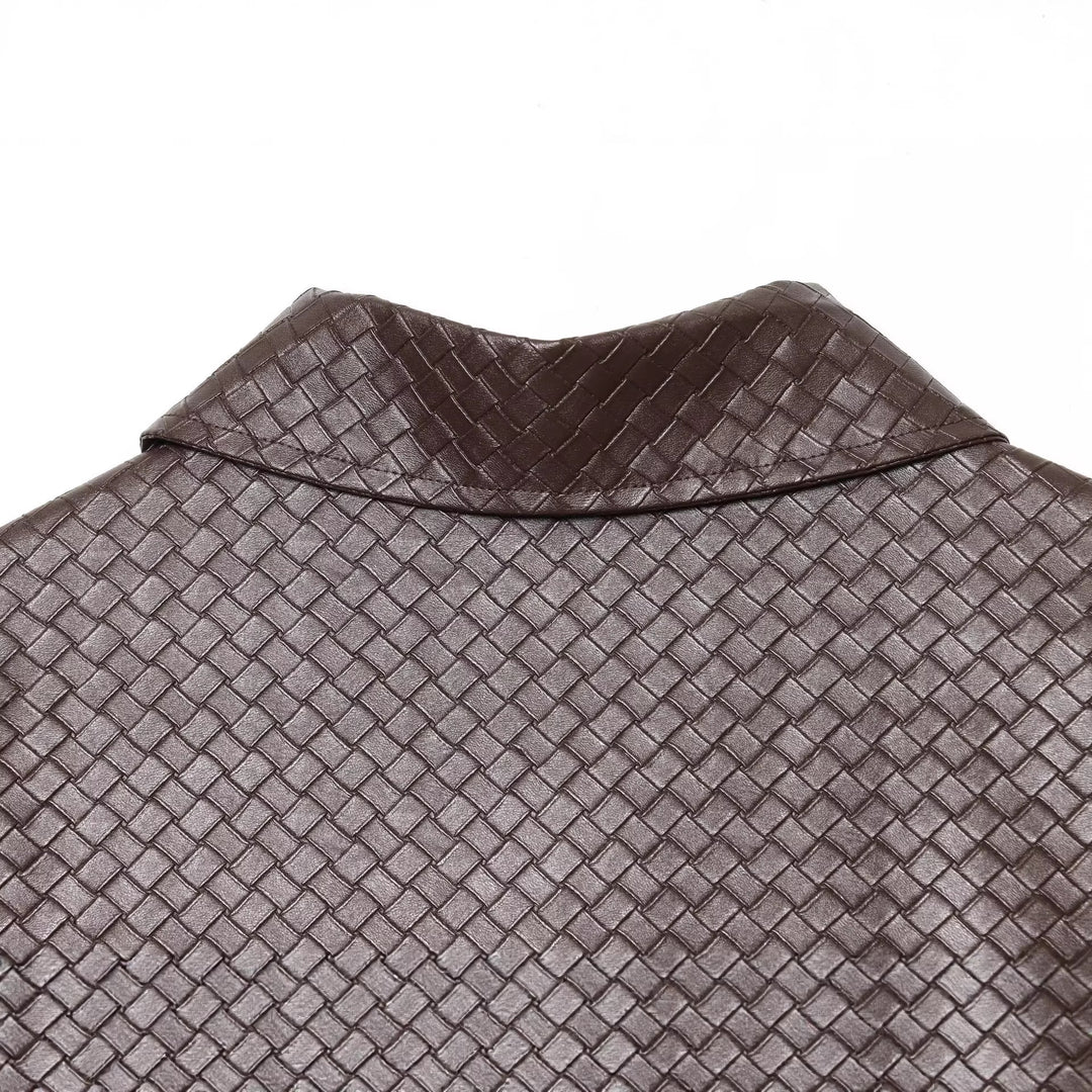 Damen Kurze Boxy‑Jacke aus geflochten wirkendem Kunstleder mit Hemdkragen und Frontreißverschluss Echoarchiv