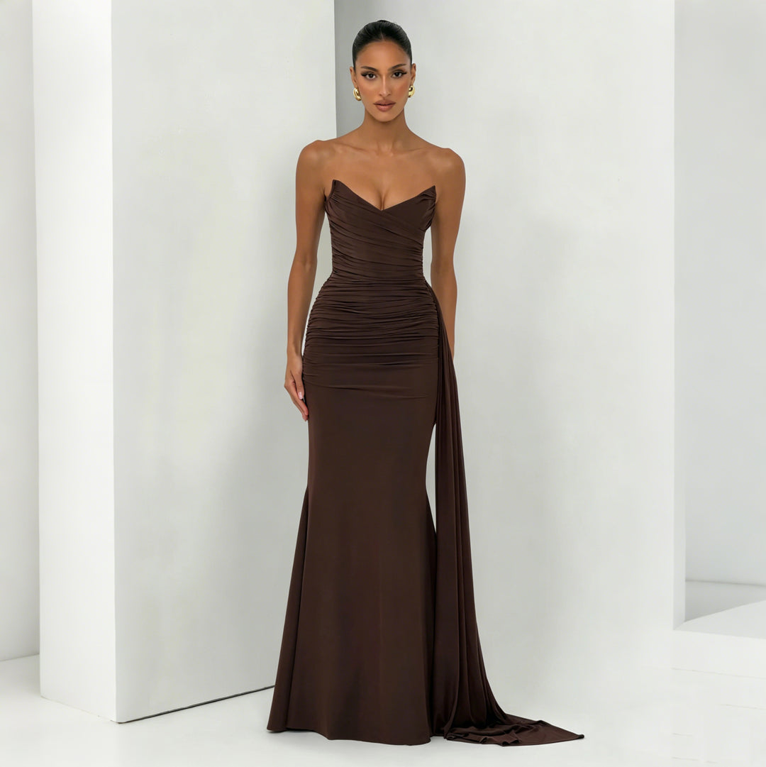 Damen Elegantes und figurbetontes Abendkleid mit asymmetrischen Drapierungen Echo Archiv