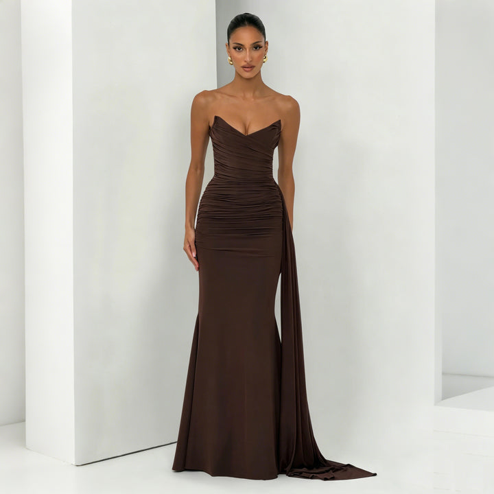 Damen Elegantes und figurbetontes Abendkleid mit asymmetrischen Drapierungen Echo Archiv