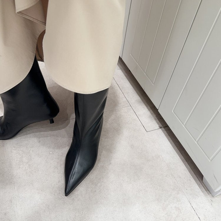 Damen Wadenhohe schlanke Stiefeletten mit spitzer Zehenpartie und niedrigem Kitten‑Absatz – Varelle
