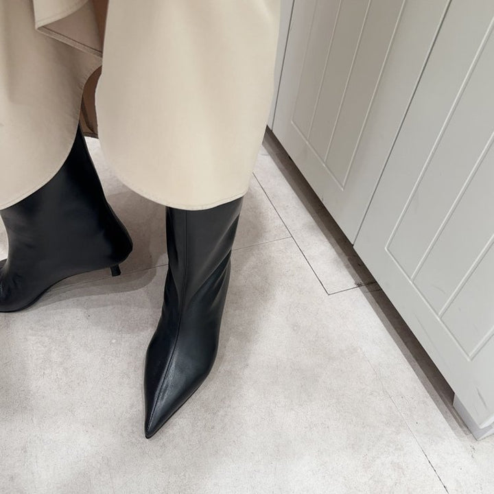 Damen Wadenhohe schlanke Stiefeletten mit spitzer Zehenpartie und niedrigem Kitten‑Absatz – Varelle