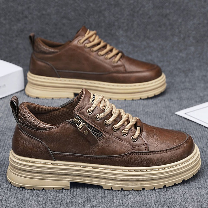 Herren robuste Lederoptik Plateau-Sneaker mit seitlichem Reißverschluss, gepolstertem Knöchelkragen und griffiger Wellenlaufsohle – Norré