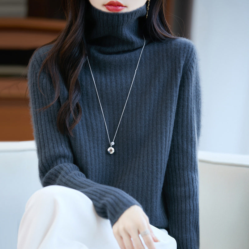 Damen Schlanker Feinstrick-Rollkragenpullover mit feiner Rippenstruktur und kaschmirähnlicher Haptik Echoarchiv