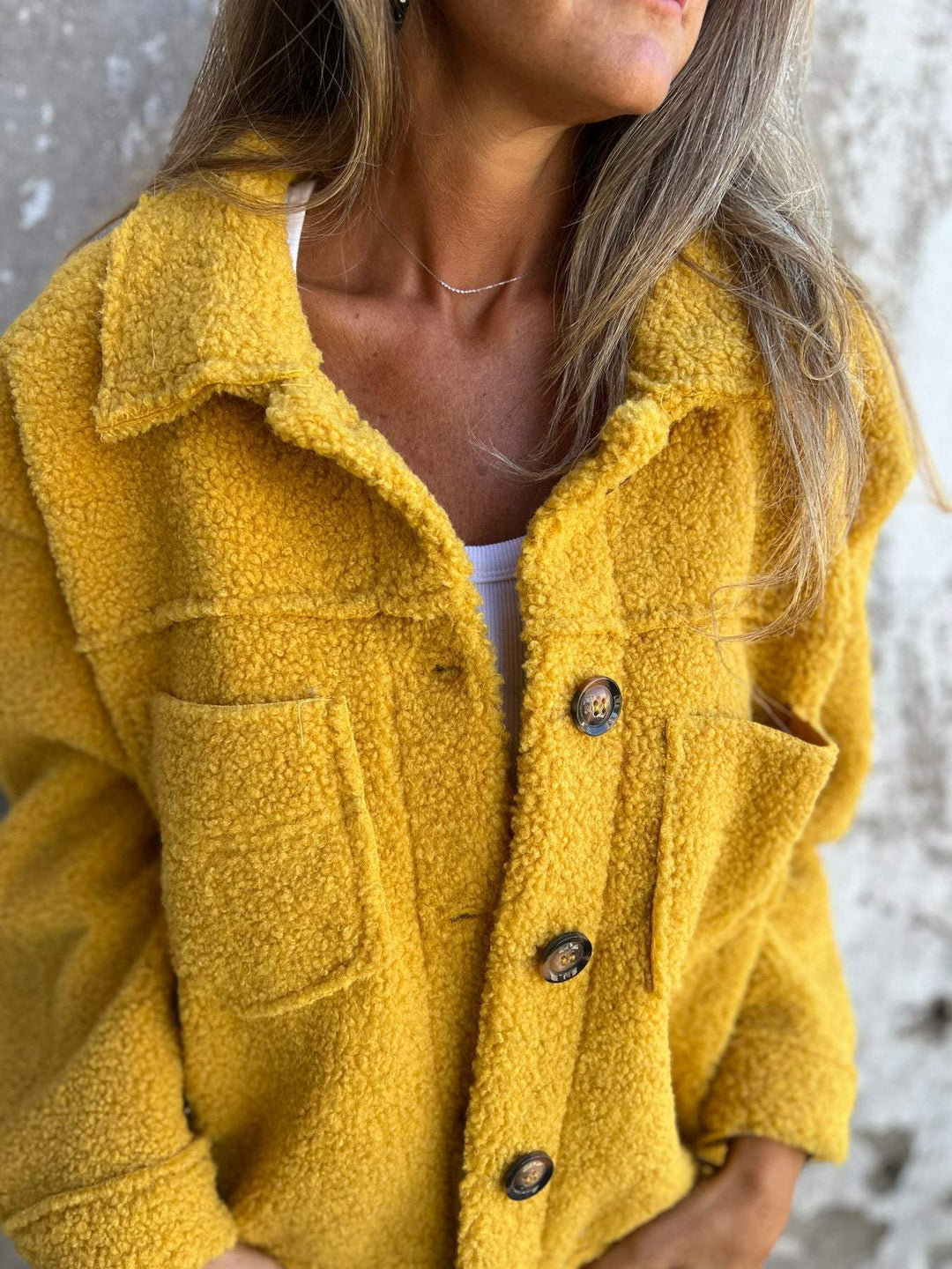 Damen nan Teddyjacke mit großem Reverskragen, durchgehender Knopfleiste und aufgesetzten Pattentaschen Echo Archiv