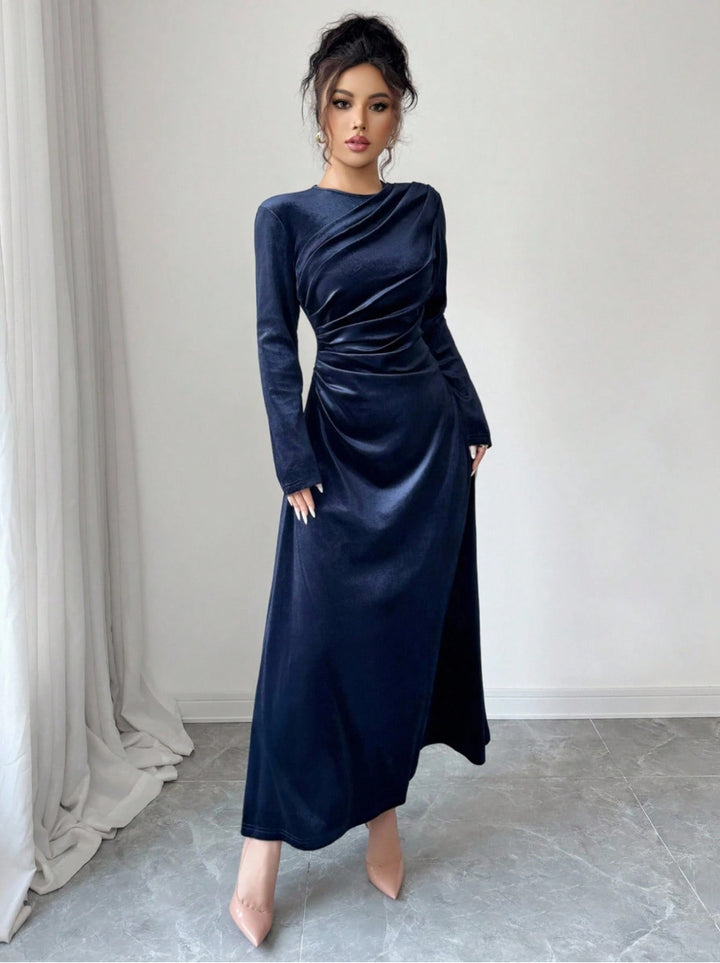 Damen Elegantes und stilsicheres Abendkleid Echo Archiv