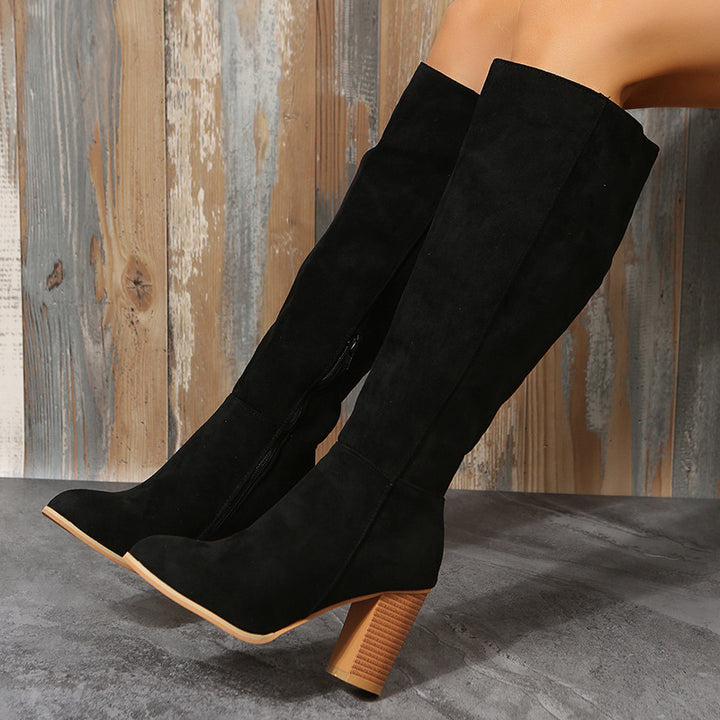 Damen Kniehohe Veloursoptik Stiefel mit skulpturellem Blockabsatz und seitlichem Reißverschluss – Lioré