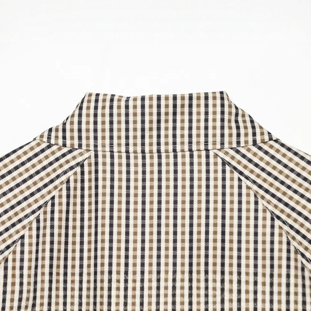 Damen Kurze taillierte Doppelreihige Trenchjacke mit Karo‑Muster und Bindegürtel Echoarchiv