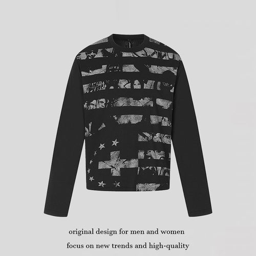 Herren Langarmshirt mit Strukturprint und flaggeninspiriertem Grafikmix Echoarchiv