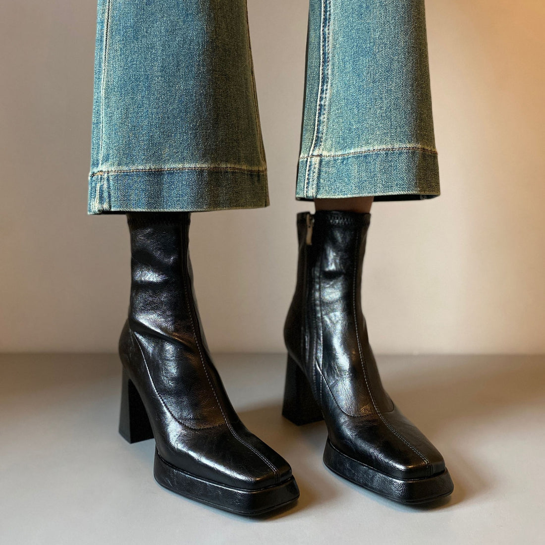 Damen Knöchelhohe Stiefelette mit geteilter Vorderblattform, weichem Nappaleder und sculpted Blockabsatz Echo Archiv