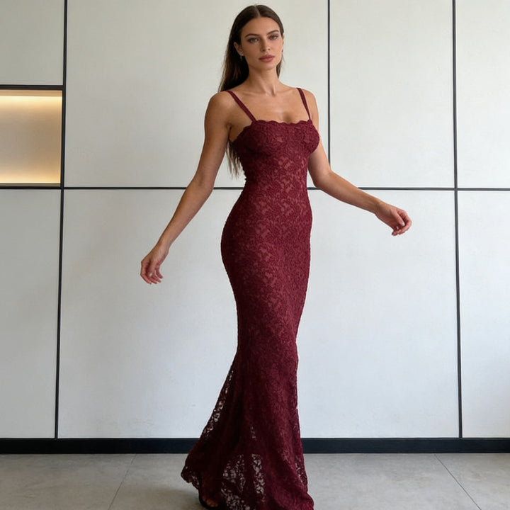 Damen Elegantes Spitzenkleid mit skulpturalem Oberteil und raffinierten Seitenschlitzen Echo Archiv