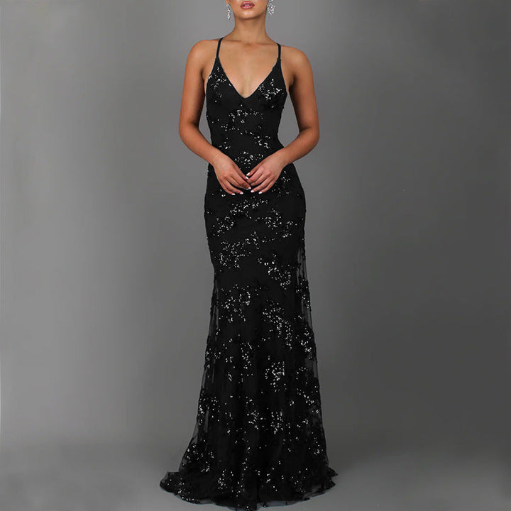 Glamouröses Damen Abendkleid mit Filigraner Paillettenverzierung und Elegantem Rückenschnitt für Abendveranstaltungen | Echoarchiv