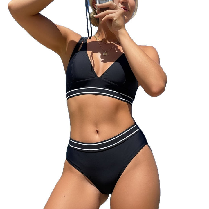 Damen Hochgeschnittener Sport-Bikini mit modernen Cut-Out-Details Echo Archiv