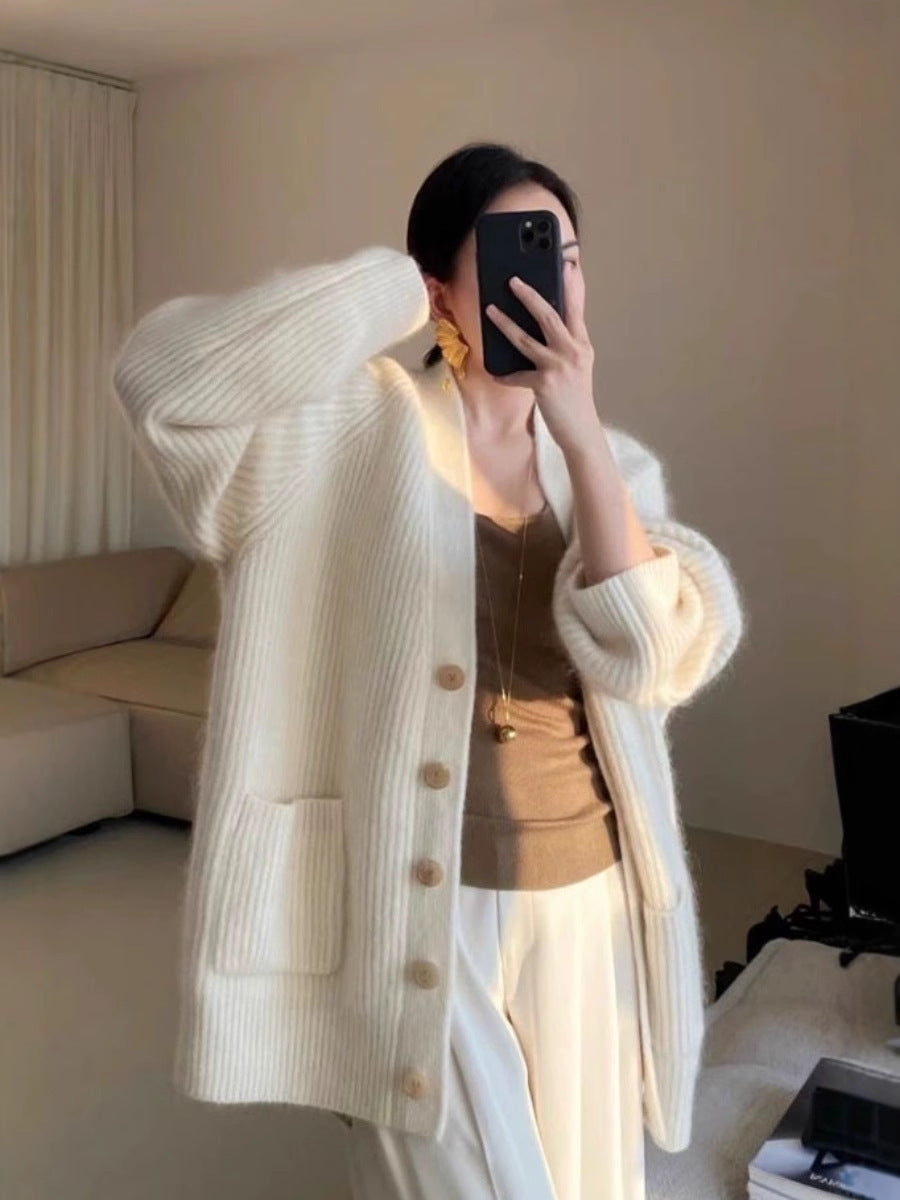 Damen Langer Oversize-Cardigan aus weichem Rippstrick mit Holzknopfleiste Echoarchiv