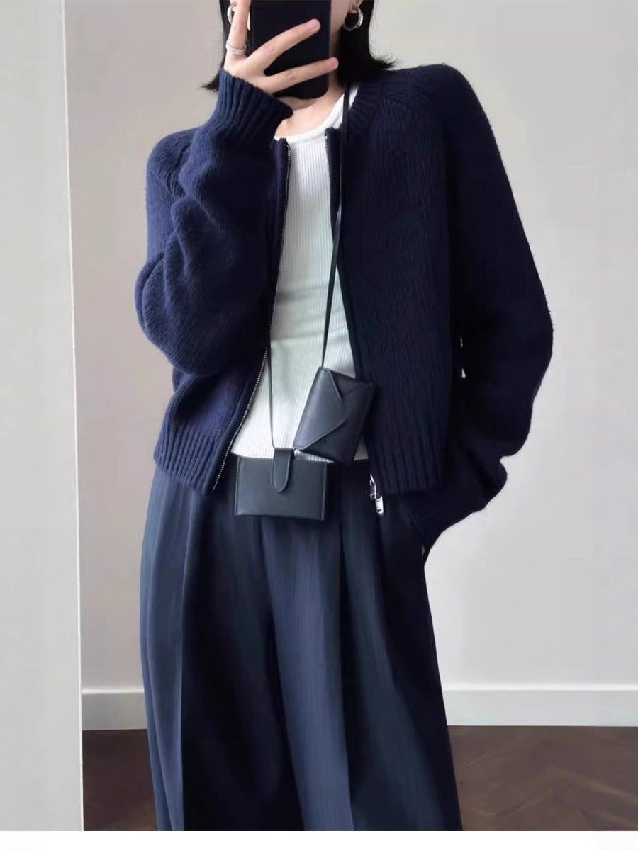 Damen Kurzjacke aus softem Feinstrick mit durchgehendem Reißverschluss und geripptem Saum Echoarchiv