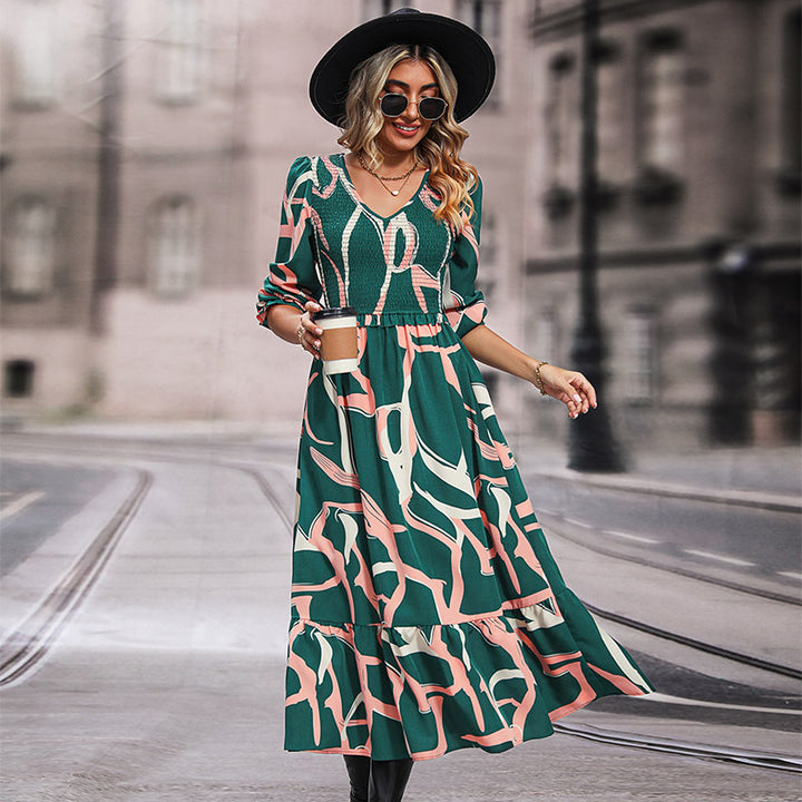 Damen Midikleid mit gerafftem Smok-Oberteil, V-Ausschnitt und ausgestelltem Volantrock Echoarchiv