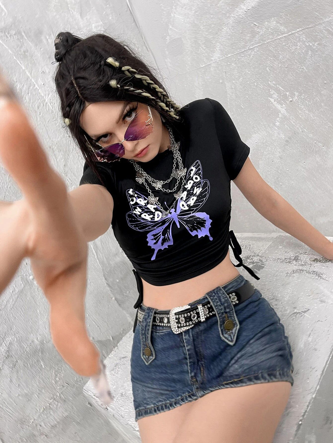 Damen Crop-Top mit kreativem Skeletthand-Motiv Echo Archiv