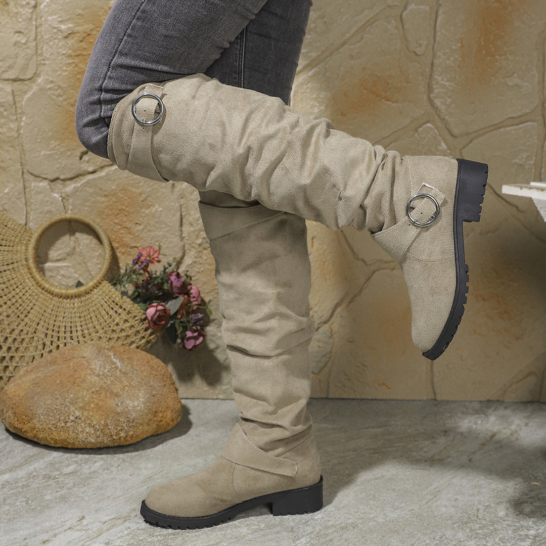 Damen kniehohe Slouch-Stiefel aus Wildlederoptik mit dekorativer Schnalle und rutschfester Profilsohle Echo Archiv
