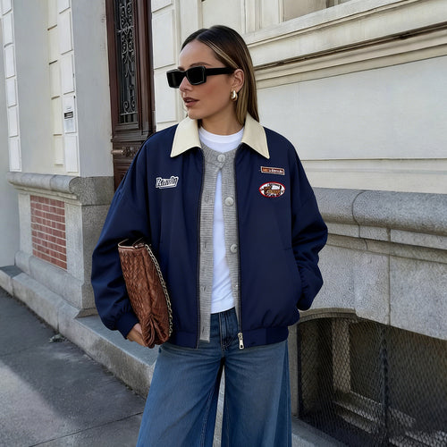Damen Leichte Bomberjacke mit Kontrastkragen und Aufnähern Echoarchiv