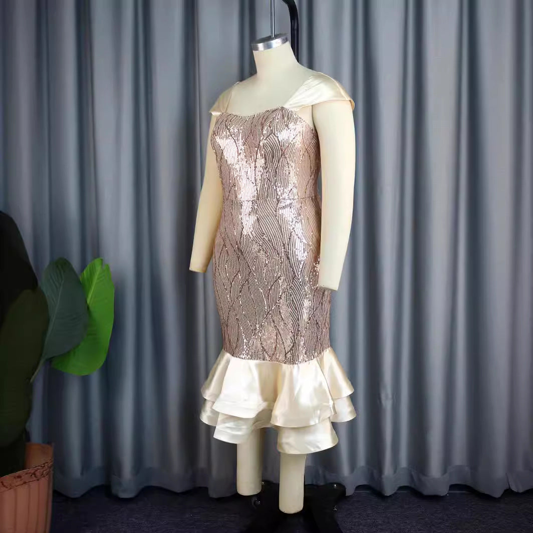 Damen Elegantes Abendkleid mit schimmernden Pailletten und femininem Rüschensaum Echo Archiv