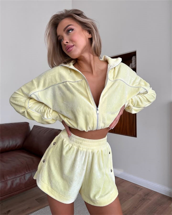 Damen nan kurzes Velours-Lounge-Set mit Cropped Zip-Hoodie und elastischer Highwaist-Shorts Echo Archiv