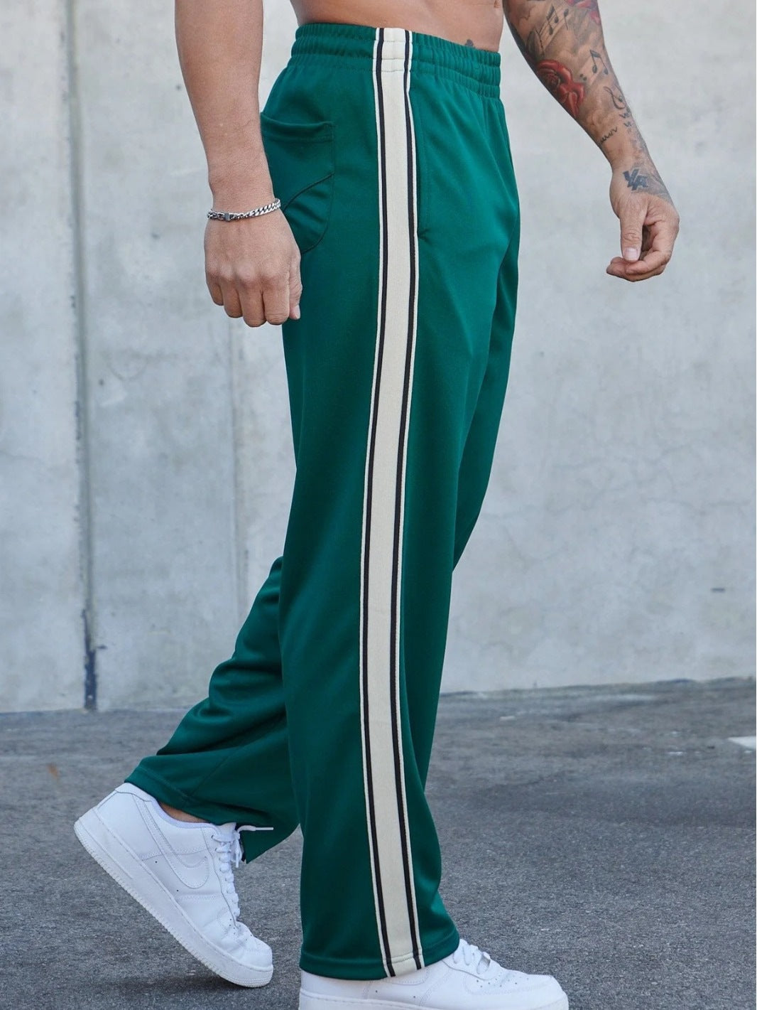 Herren Sportliche Freizeithose mit seitlichem Streifen Echoarchiv