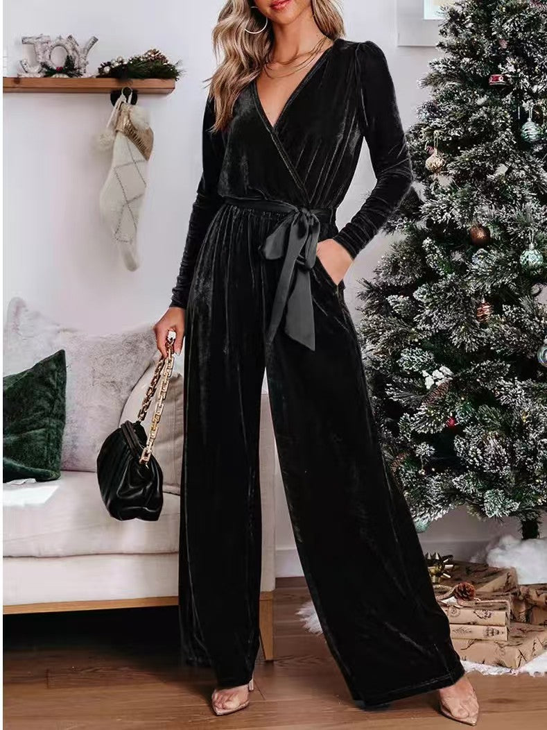 Damen Samt‑Jumpsuit mit Wickel‑V‑Ausschnitt, weitem Bein und Taillengürtel – Solévia