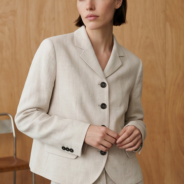 Damen Taillierter Leinenblazer mit Schößchen, Pattentaschen und durchgehender Knopfleiste Echoarchiv